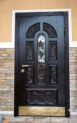 Дверь из массива, вид снаружи (Трусово Истринский р-н)