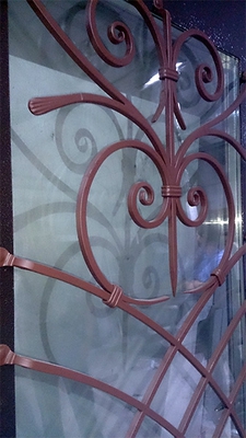 Кованые элементы на двери Кованые элементы на двери